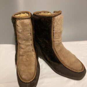 PRE OWNED SNOWLAND FAUX FUR BOOTS  SIZE 9
